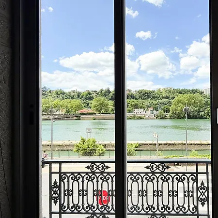 شقة Loft D'exception Vue Sur Saone Et Ile Barbe
